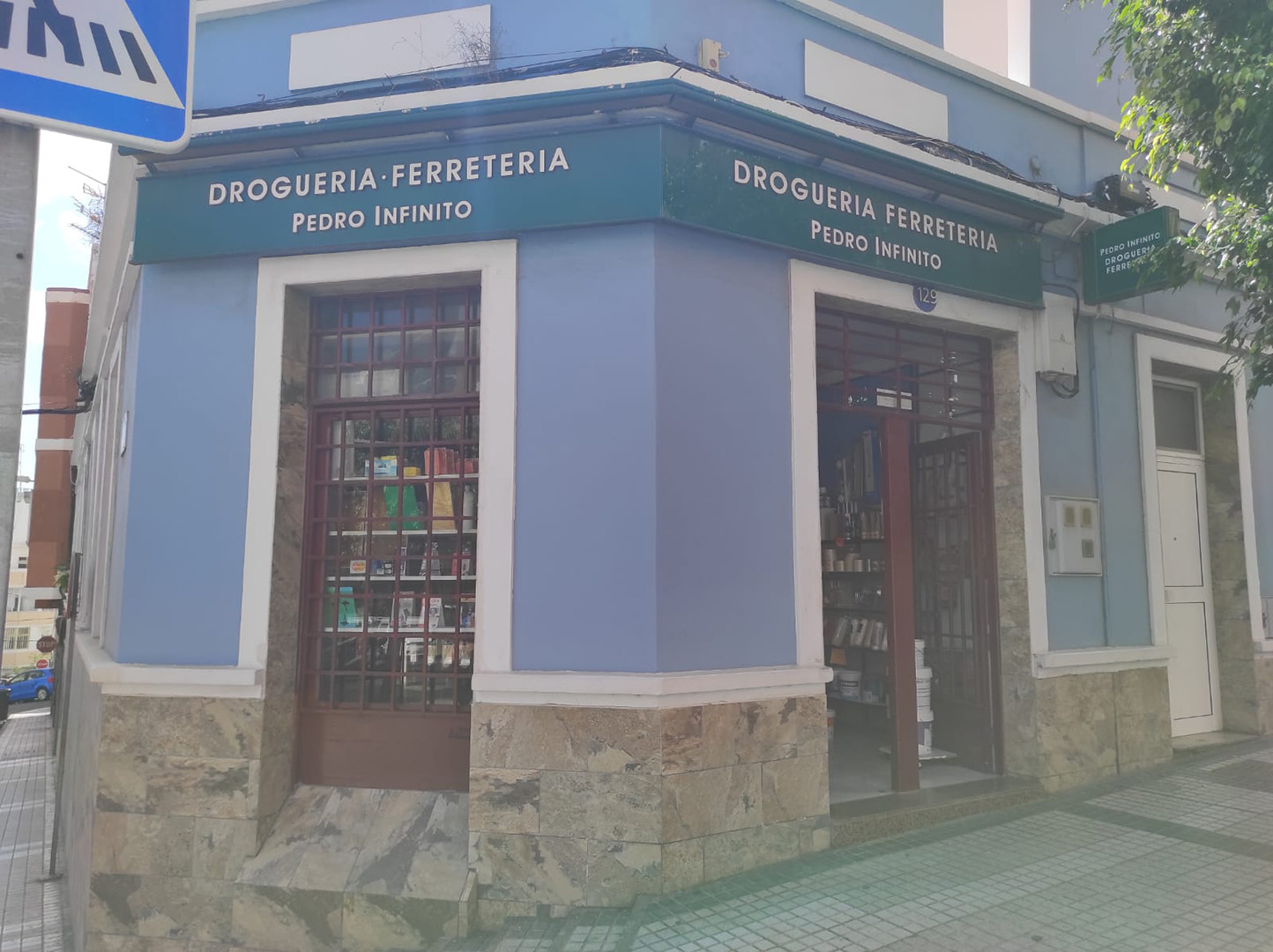 03_ferreteria pedro infinito_fachada