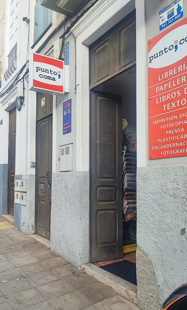 03_Punto;coma_fachada