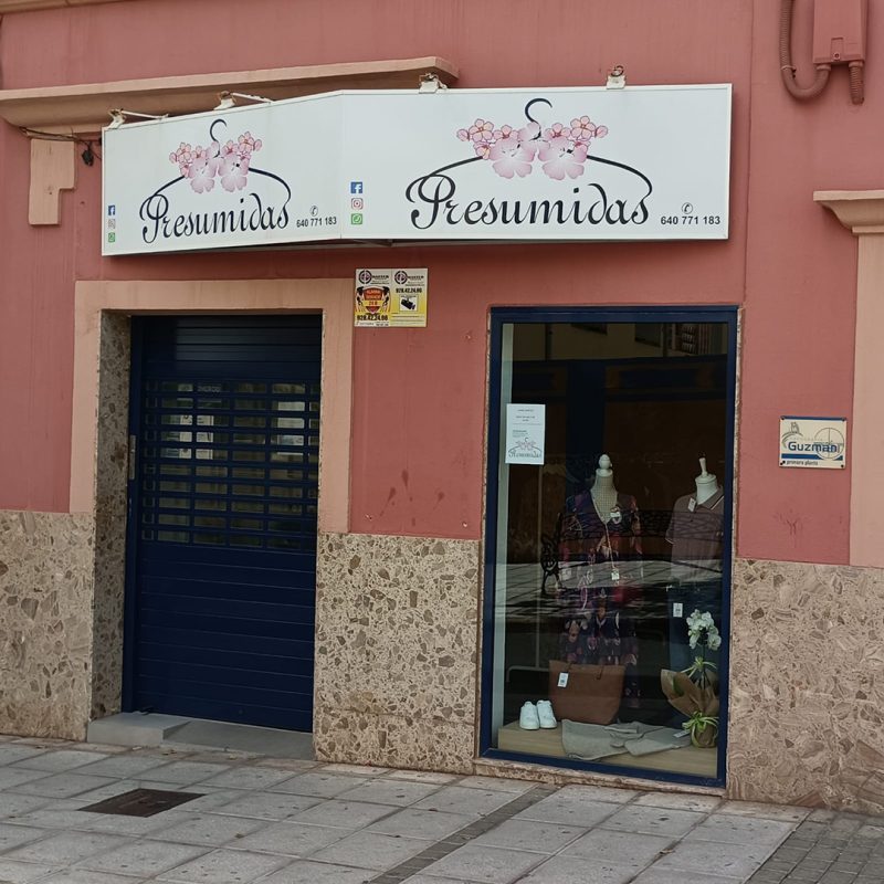 03_Presumidas_escaparate_entrada_cartel