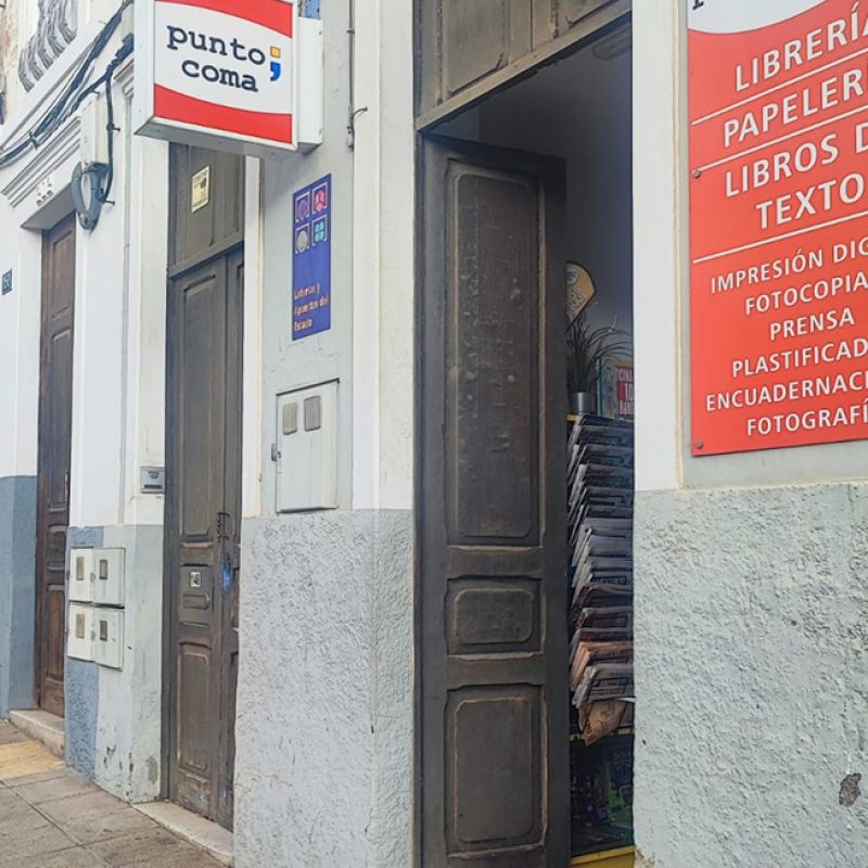 03_Punto;coma_fachada