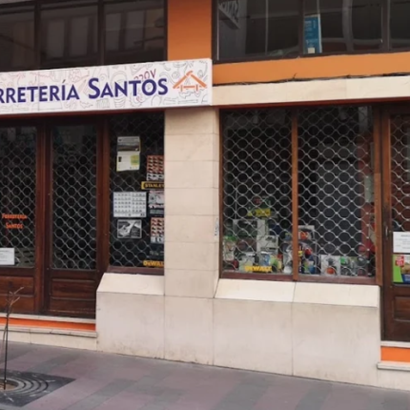 03_ferreteria santos_fachada