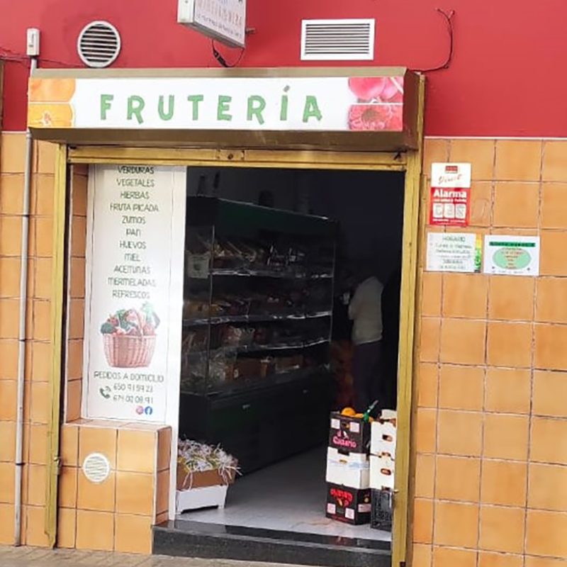 03_fruteriaMireiaynira_fachada