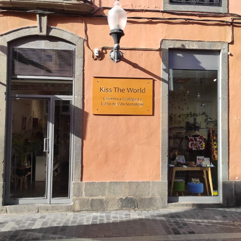 03_kisstheworld_fachada