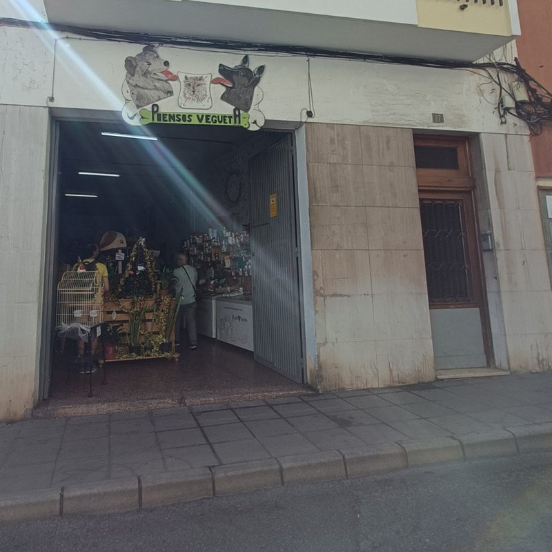 03_piensosvegueta_fachada