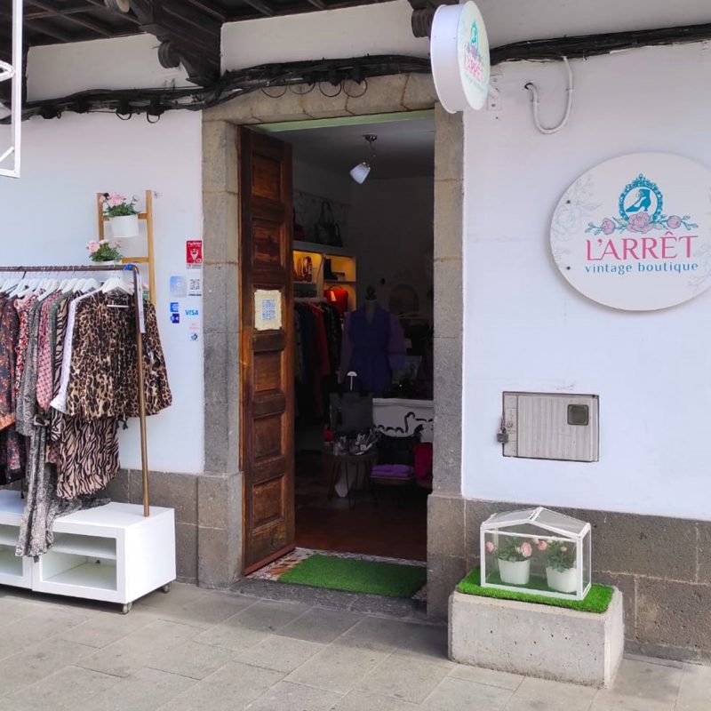 04_Larretvintage_fachada_mujer